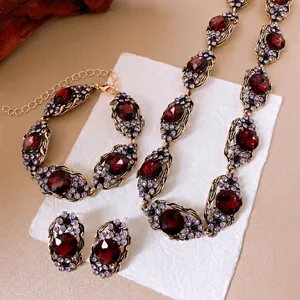 Vintage Hofstil Legierung Strass Oval Halskette Armband Ohrringe Schmuckset Für Damen Tiefrot Lila Kristall Schmuck