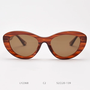 Detailed view of tortoiseshell cat-eye sunglasses with dimensions 52-20-139 and brown lenses