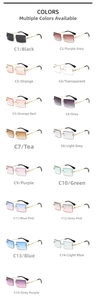 Display a matrice di 15 occhiali da sole rettangolari senza montatura multicolore