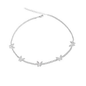 Collier tennis papillon argenté élégant avec breloques scintillantes en zircone cubique