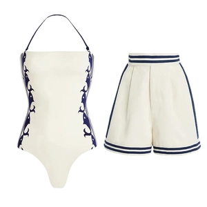 Bikini due pezzi stile navy a vita alta con top allacciato al collo e motivo a onde crema