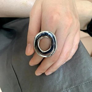Silver hollow flower pearl open ring for women with minimalist irregular metal design