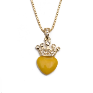 Détail du pendentif couronne avec gemme coeur jaune et chaîne maille miroir dorée