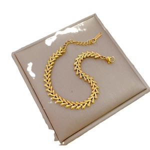 Gold stainless steel V-shaped link chain bracelet for women with adjustable lobster clasp