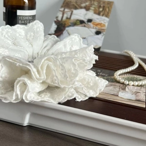Elegant white 3D floral lace scrunchie with four-layer embroidery on a decorative tray