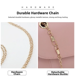 Détail de la chaîne dorée et de la boucle amovible sur le sac à main rose en cuir