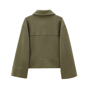Vue arrière d'une veste décontractée en feutre vert olive à silhouette large épurée