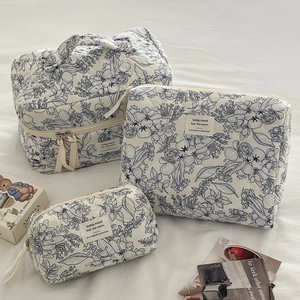 Quilted Cotton Cosmetic Bag Floral Print Portable Travel Toiletry Pouch Large Capacity Organizer Handheld Storage Case