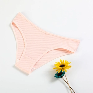 Dettaglio del tessuto in cotone a coste rosa chiaro per slip a V senza cuciture da donna