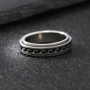 Men's silver spinner ring with black wave pattern in polished stainless steel
