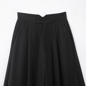 Schwarze Damen-Hose mit hohem Bund, weitem Bein, Plissee-Front und Köperbindung-Textur