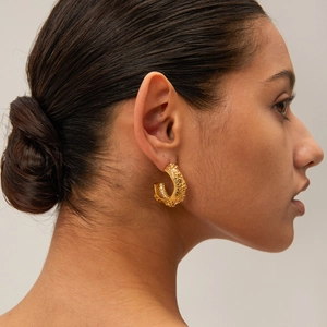 Elegance 18k gold plated hammered C-shape hoop earrings with vintage lava texture