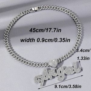 Collier chaîne cubaine argentée avec pendentif Angel en strass et dimensions détaillées