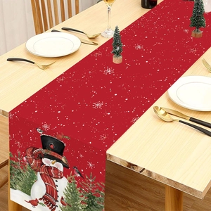 Runner da tavola natalizio con pupazzo di neve e fiocchi su fondo rosso per tavola festiva