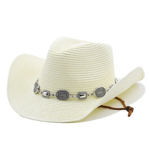 Chapeau de cow-boy en paille blanc crème avec chaîne en métal vintage et cordon réglable