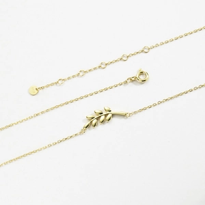 Detail of adjustable S925 sterling silver gold necklace with leaf pendant and hallmark