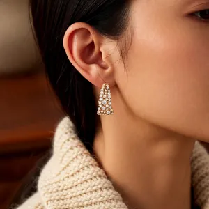 Boucles d'oreilles en forme de U plaquées or 18k avec zircons blancs pour femme