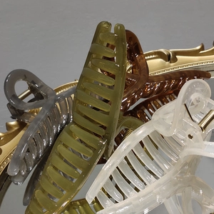 Elegant french jelly color hair claws in green and amber on vintage gold mirror