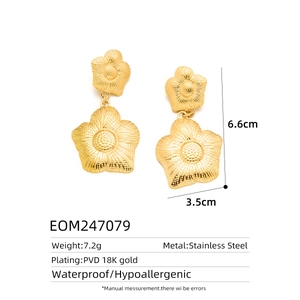 Detailed size specifications for hollow geometric flower earrings in 18k gold plating