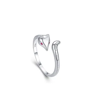 Anello volpe in argento S925 con occhi in zircone rosso e dettagli incisi sulla coda