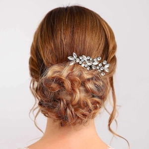 Elegante pettine per capelli da sposa in argento con strass bianchi su acconciatura