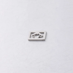 Vue détaillée d'un pendentif en acier inoxydable à motif lèvres pour bijoux DIY