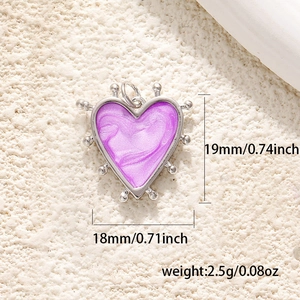 Close-up of purple leopard heart pendant with 18mm size dimensions and 2.5g weight info