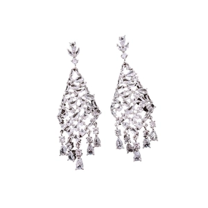 Boucles d'oreilles à pampilles gouttes d'argent avec maille de losanges et zircons brillants