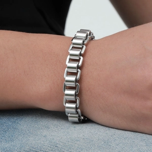 Men's minimalist stainless steel chain bracelet featuring a polished metallic finish