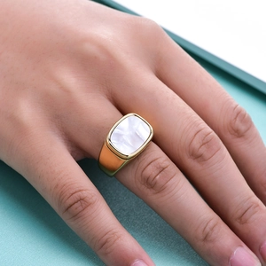 Minimalist 18K gold square shell inlay ring for women made of premium titanium steel