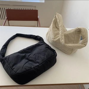 Detailed comparison of padded quilted tote bags in black and beige soft sponge fabric