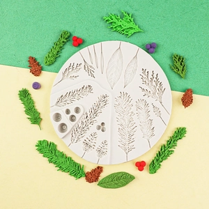 Christmas wreath silicone mold for cake decoration featuring pinecones and leaves