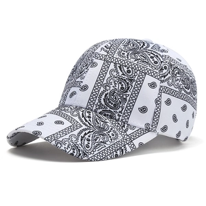 Streetwear black and white paisley print baseball cap with curved brim for men and women