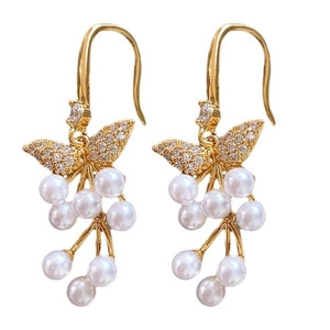 Elegante 18K vergulde vlinder oorbellen met fonkelende kristallen en witte parels