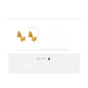 Detailed size chart for golden koi fish earrings showing 1.7cm by 0.9cm dimensions