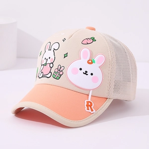 Détail du mesh respirant et patch lapin mignon sur casquette été pour enfant