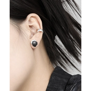 Minimalist S925 sterling silver ear stud and ear cuff set with irregular black texture