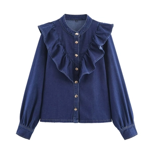 Chemise en jean bleu foncé avec volants superposés et boutons en métal à plat
