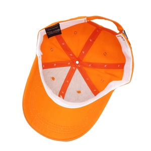 Structure interne d'une casquette de baseball orange 100% coton avec coutures renforcées