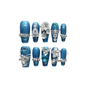 Faux ongles faits main œil de chat bleu avec strass 3D de luxe et cristaux en cœur