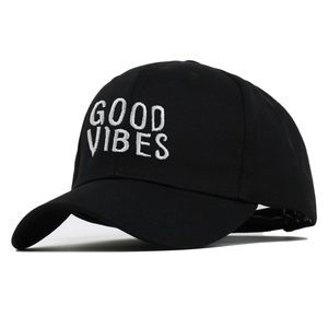 Casquette de baseball en coton noir avec broderie GOOD VIBES blanche et large visière