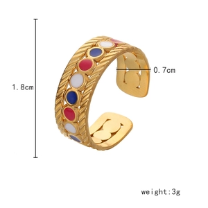 Detail view of gold heart ring showing dimensions of 1.8cm by 0.7cm and 3g weight