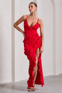 Détail de la robe longue rouge avec col en V, volants superposés et fente haute sexy