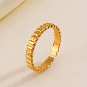 Bague ajustable en acier inoxydable plaqué or 18 carats avec design géométrique ondulé