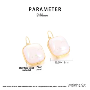 Détails des boucles d'oreilles perles roses en acier doré avec dimensions 28x19mm