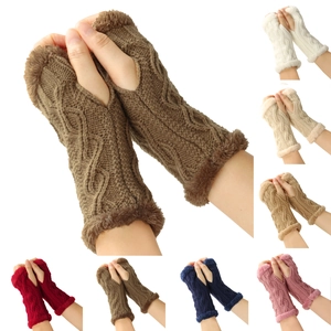 Mitaines tricotées d'hiver avec bordure en fausse fourrure en plusieurs couleurs