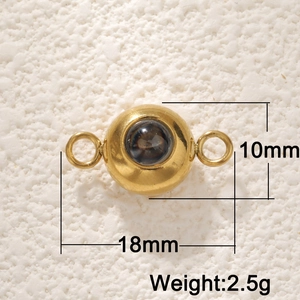 Golden stainless steel heart pendant with projection stone, 18mm wide, 2.5g weight