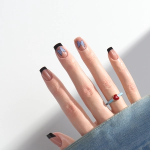 Unghie Finte Press On Con Motivo a Farfalla Blu Punta Francese Bordo Nero Quadrato Rimovibili Per Donna Decorazione Unghie