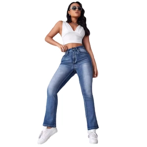 Women's summer high waist distressed blue patchwork jeans with a white V-neck crop top outfit