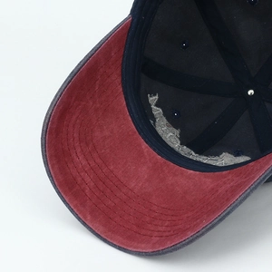 Vintage Wasch-Baseballkappe mit rotem Samtschirm und blauem Twill-Innenfutter-Detail